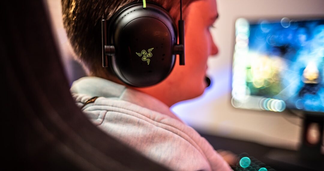 Gaming Area On the second floor, in addition to the Elite Suite, there are two more medium-sized gaming areas for up to 10 people. There are also two rooms for 2-3 people each for smaller teams. All gaming stations are equipped with high-quality hardware and professional gaming gear. To allow you to enjoy long but relaxed gaming sessions, each gaming station is equipped with a comfortable Noblechair and height-adjustable, "rage-safe" Leetdesks.