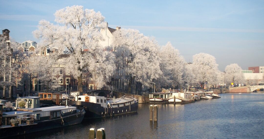 Een gracht in het centrum van Amsterdam