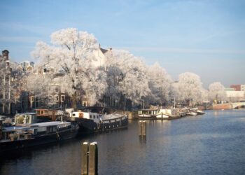 Een gracht in het centrum van Amsterdam