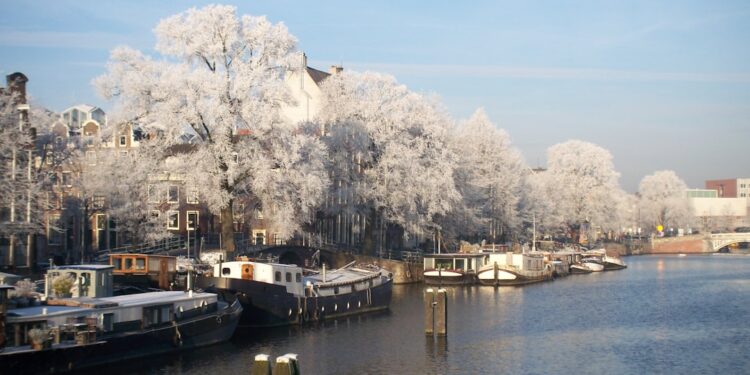 Een gracht in het centrum van Amsterdam
