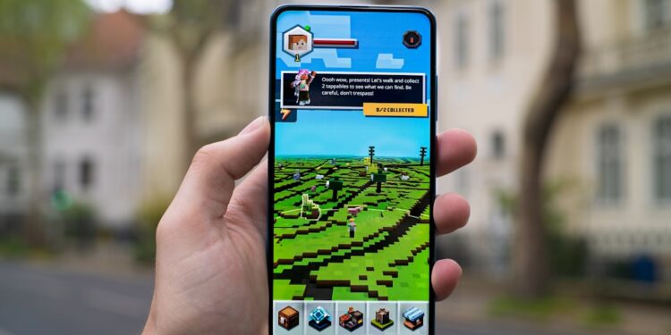 Minecraft Earth impresses you with stunning 8-bit pixel looks and many AR (Augmented Reality) features.
