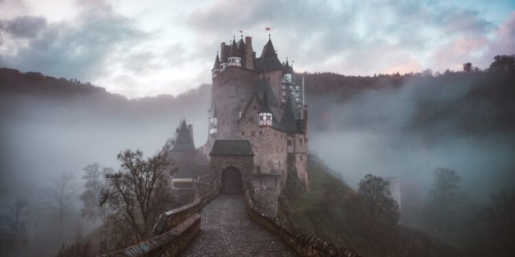 We went to Germany for one day to explore some spots. The first stop was Burg Eltz during sunrise. With no tourists there yet and this amazing fog covering the castle it was like a fairytale.