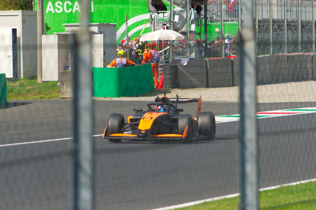 Formule 1 wagen op circuit