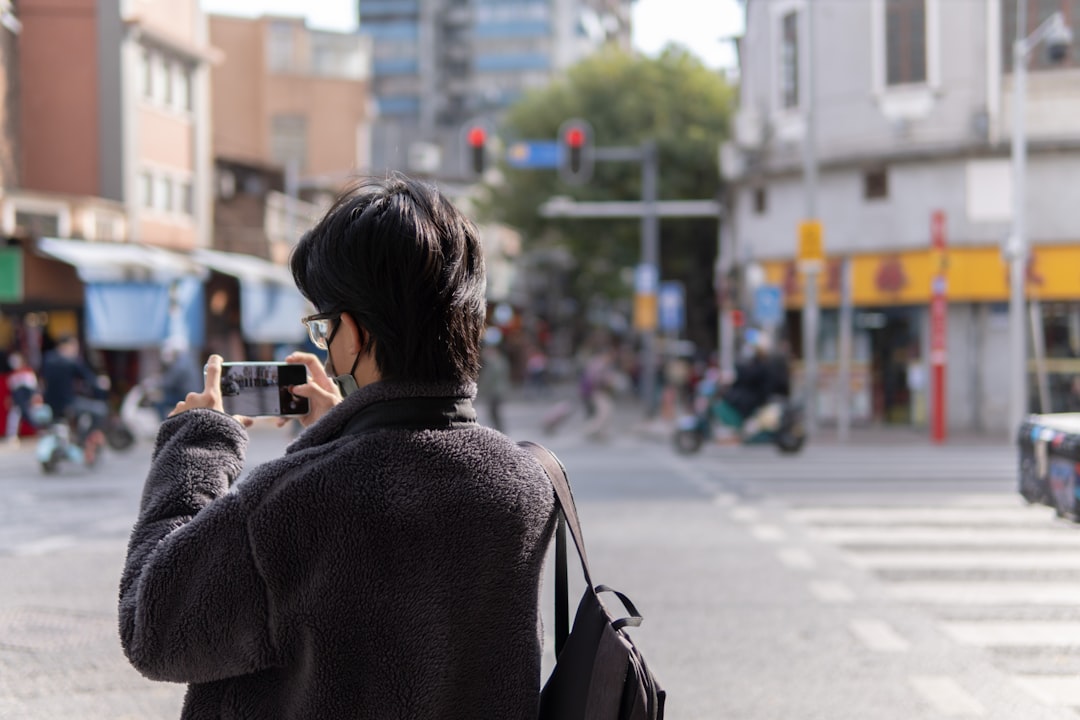 Een straatfotograaf onderweg
