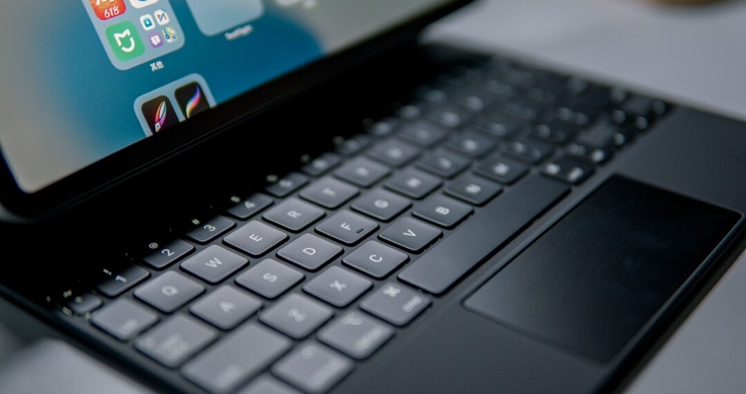 iPad Pro M5 op bureau