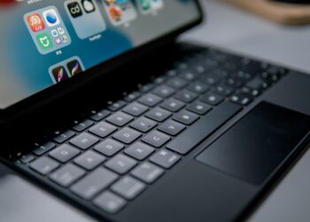 iPad Pro M5 op bureau