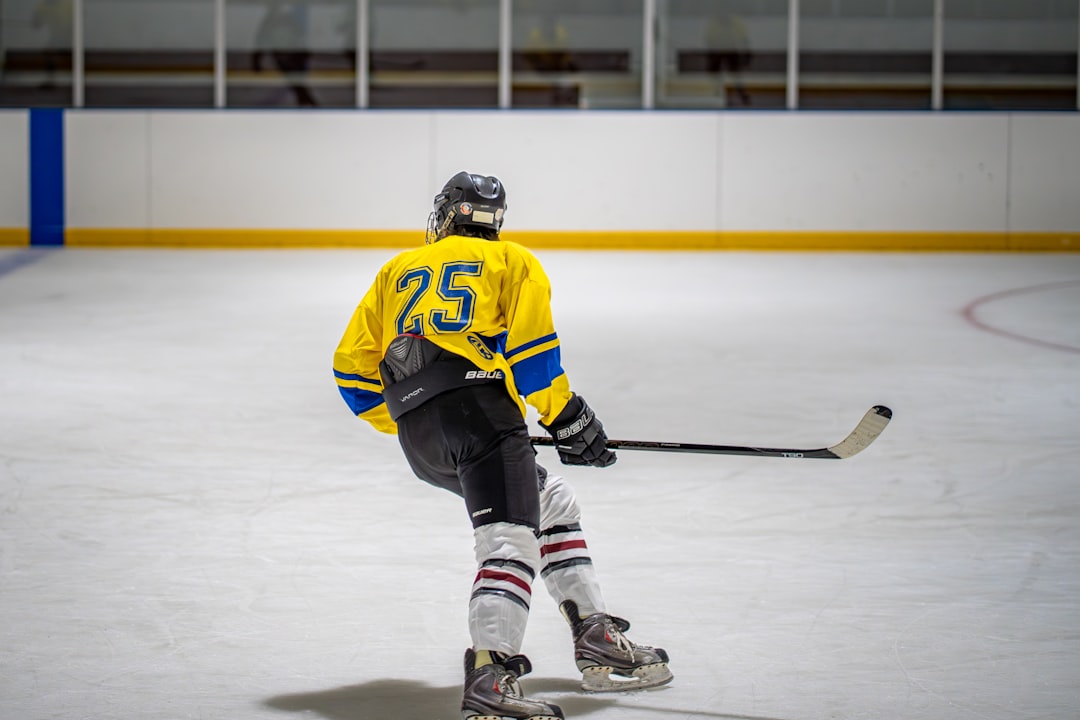 Schaatser in een aerodynamische houding