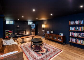 Mancave in kelder ingericht