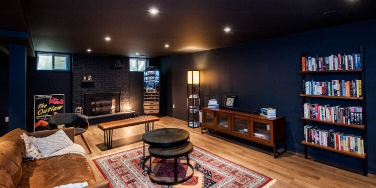 Mancave in kelder ingericht