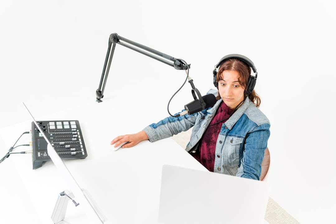 Koptelefoon en microfoon voor podcast opname