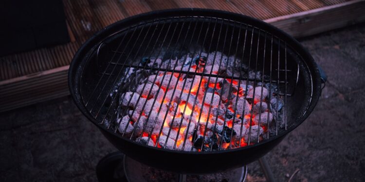 Gasbarbecue of houtskool — wanneer kies je wat in 2026