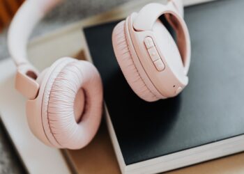 Vijf premium draadloze koptelefoons vergeleken op geluid ANC batterij en comfort