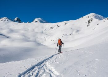 Waarom ski touren de wintersport is waar elke man nu mee zou moeten beginnen