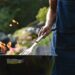 Barbecue met vlees op de grill