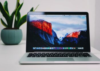 Fotobewerking op een laptop