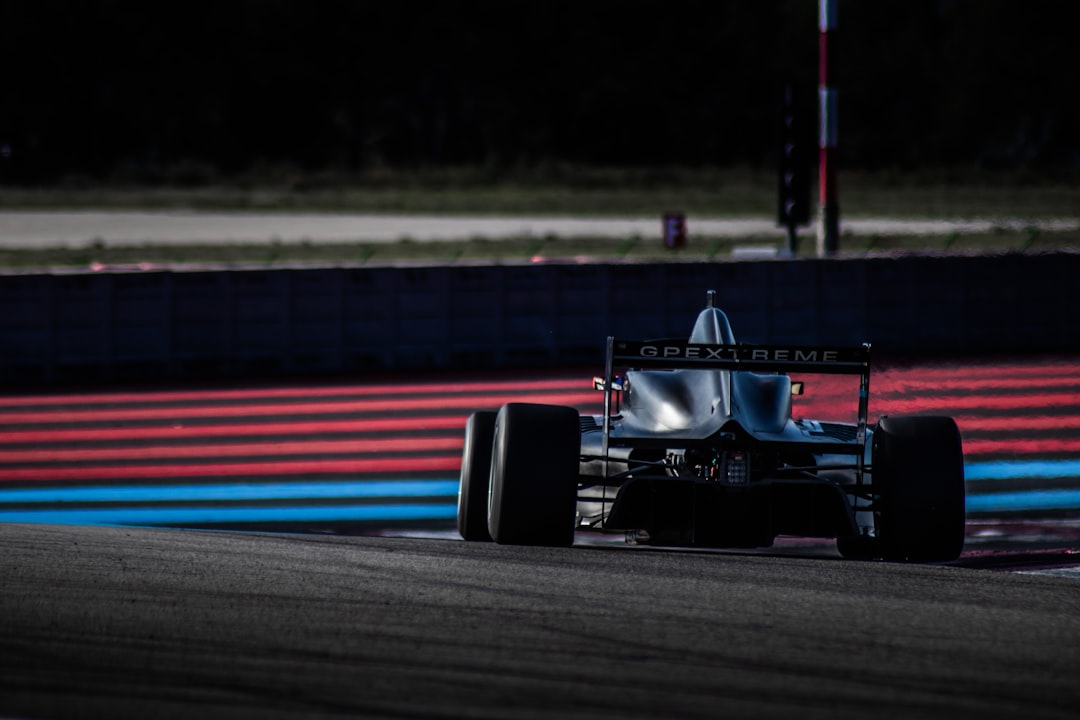 Formule 1-auto op het circuit