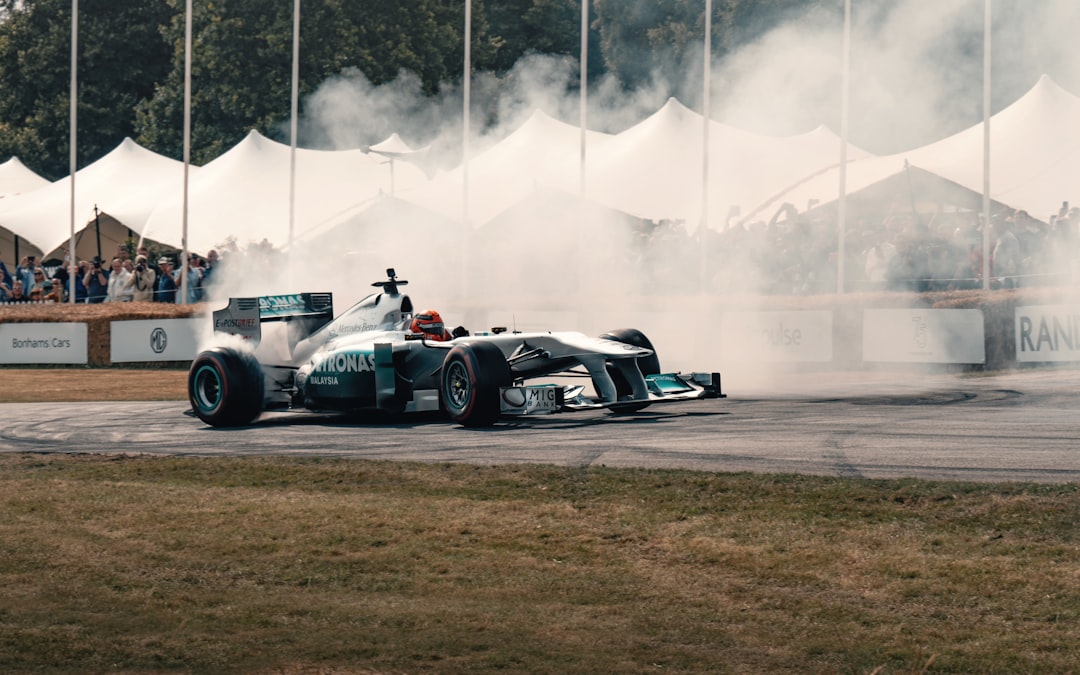Formule 1-auto op het circuit