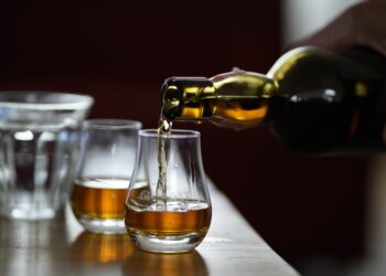 Whisky proeven in een tumbler