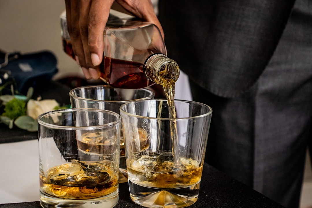 Whisky proeven in een tumbler