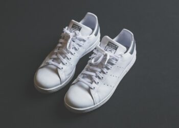 Witte sneakers