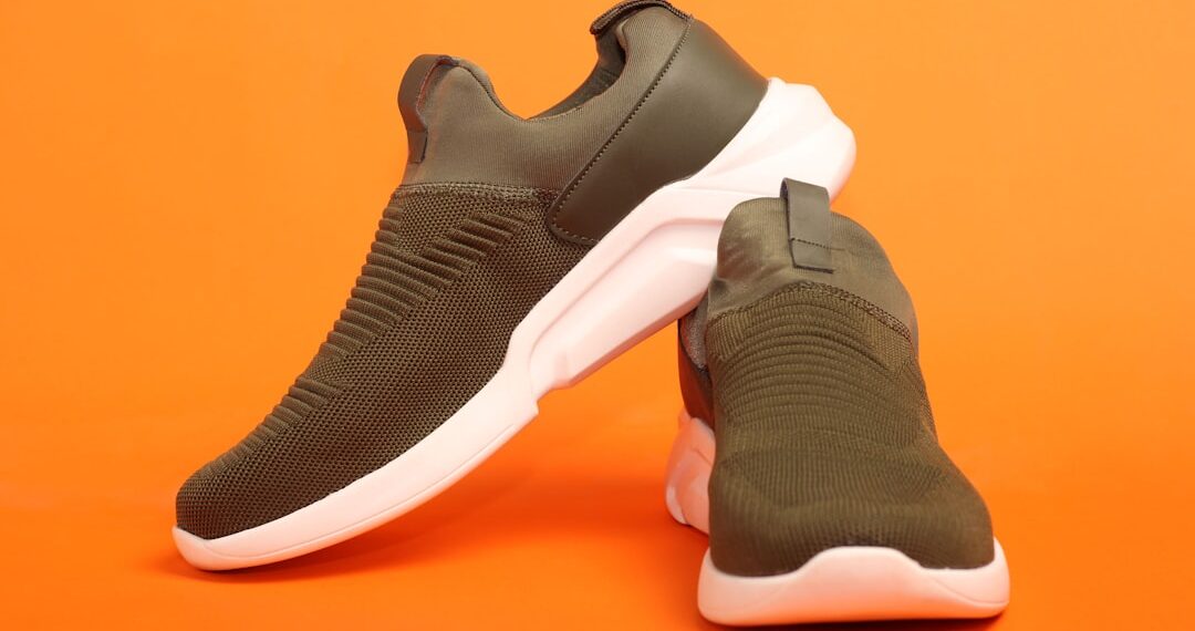 Schoenen op een houten bank