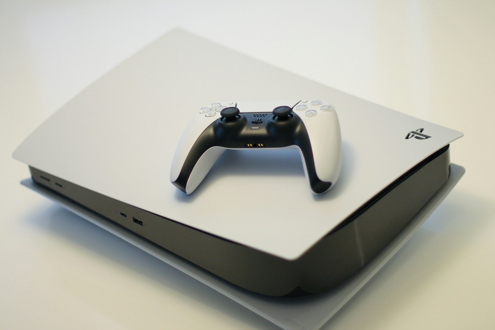 Twee GTA 6-controllers voor de PS5: prijs, datum en of je ze moet willen
