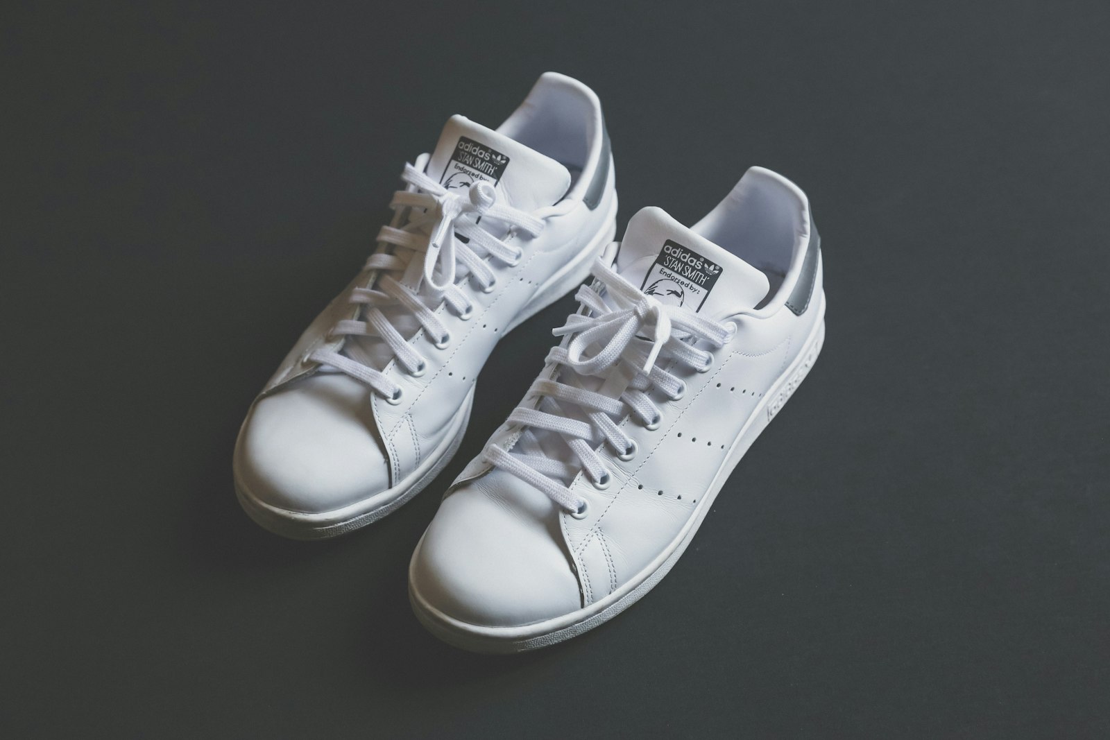 Welke sneakers passen het beste bij jouw kledingstijl?