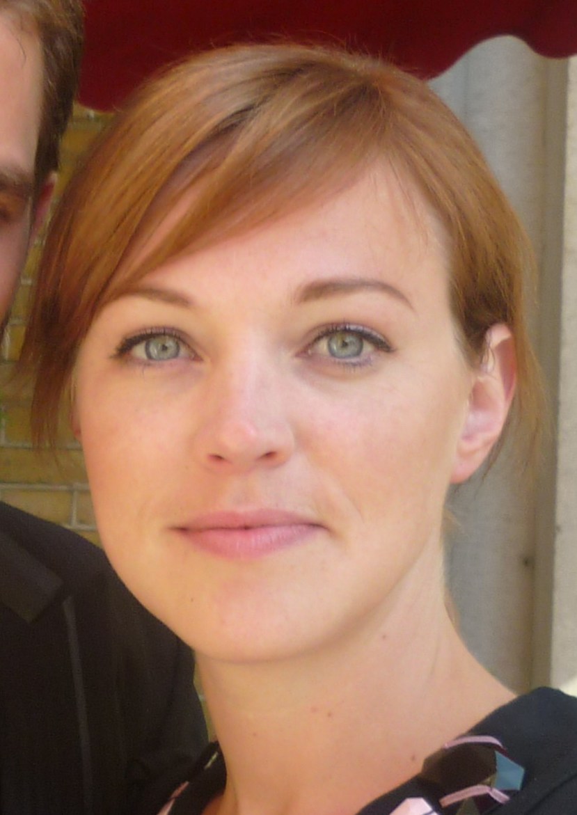 Hoe oud is Loes Haverkort en waar ken je haar van