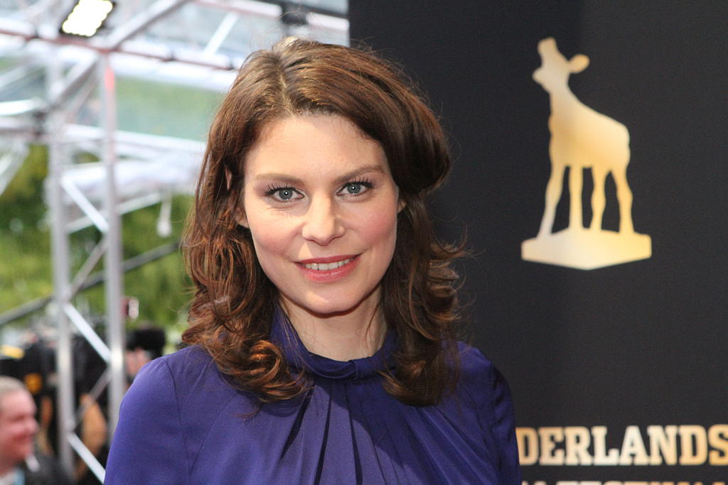 Hoe oud is Rifka Lodeizen en waarom ze twee Gouden Kalveren won