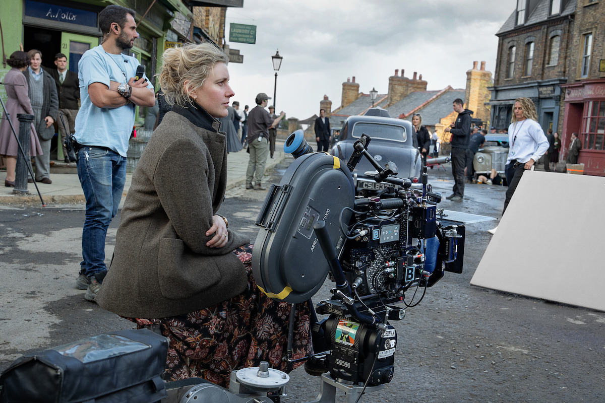 Greta Gerwig op de set van Narnia: The Magician's Nephew