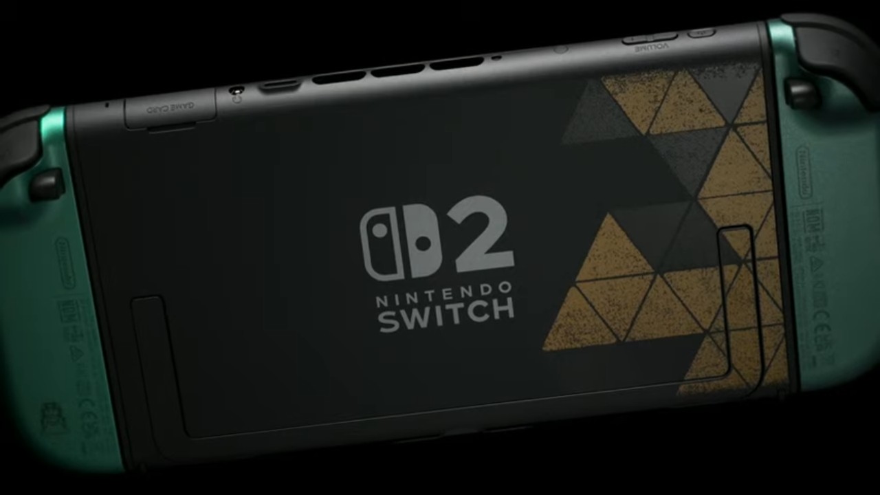 De achterkant van de Nintendo Switch 2 in Zelda-uitvoering, met een gouden driehoekpatroon