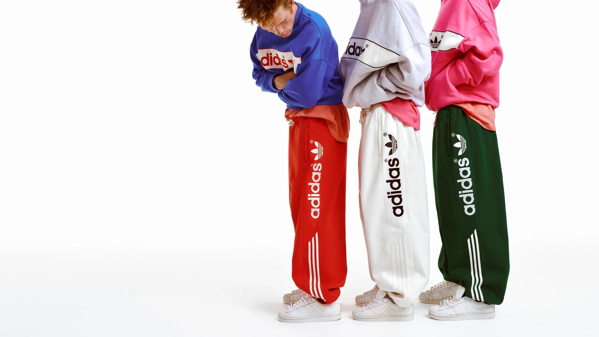 Klassiek trainingspak van adidas krijgt een nieuwe snit: zo draag je het