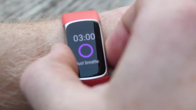 Nieuwe fitnesstracker Fitbit Edge gelekt met een week accu, wachten of kopen?