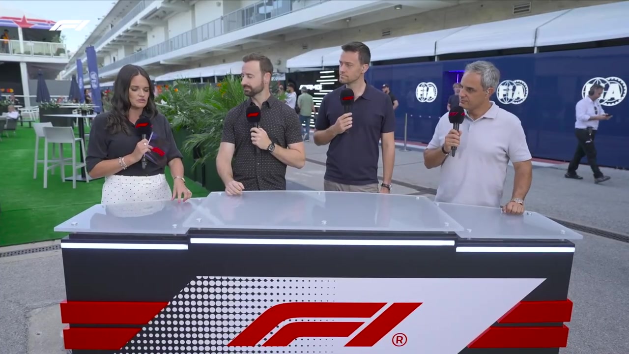 Presentatoren van de Formule 1 in de paddock van het Circuit of the Americas in Austin