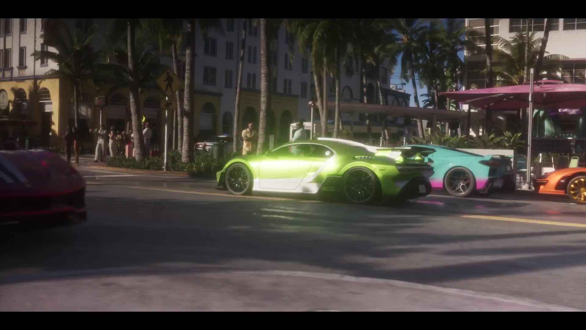 Groene en turquoise supercars in een zonnige straat vol palmbomen in Vice City, still uit de launch trailer van GTA 6