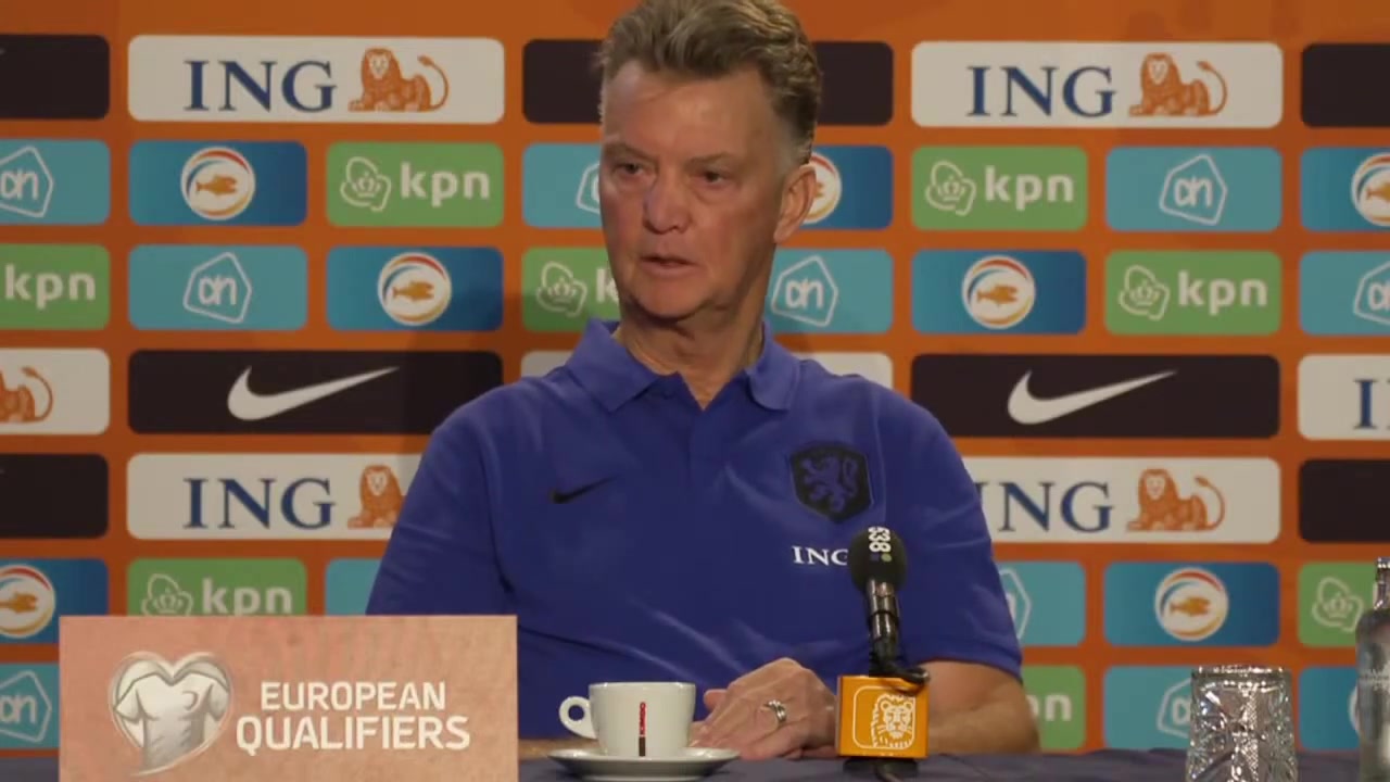 Louis van Gaal tijdens een persconferentie als bondscoach van Oranje