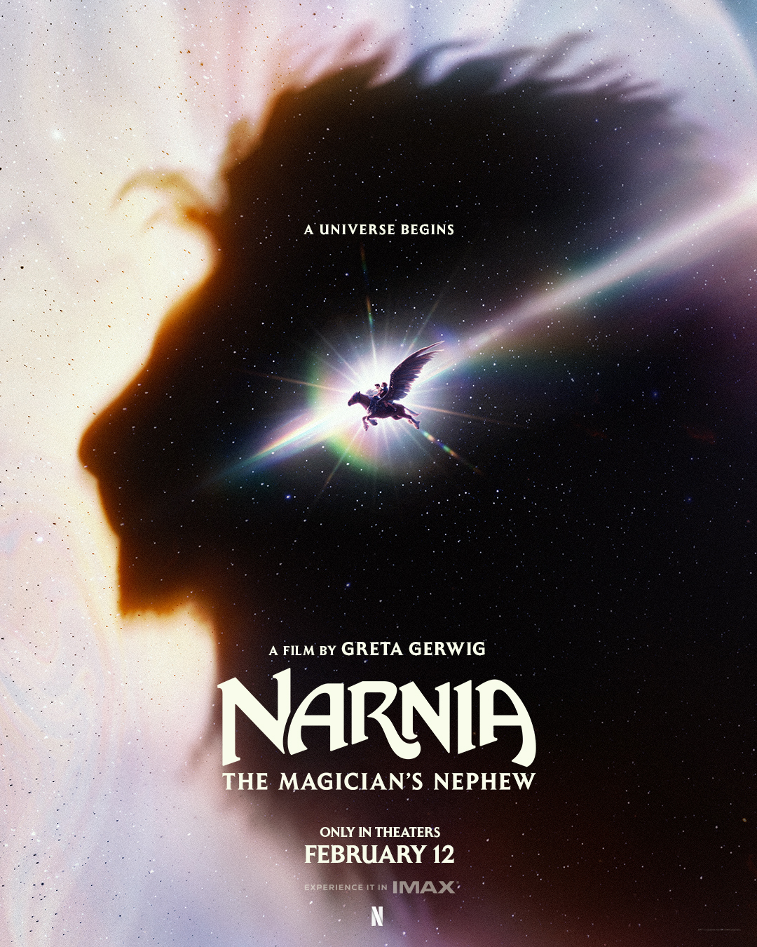 Officiële poster van Narnia: The Magician's Nephew met het silhouet van Aslan en Digory en Polly op het vliegende paard Fledge