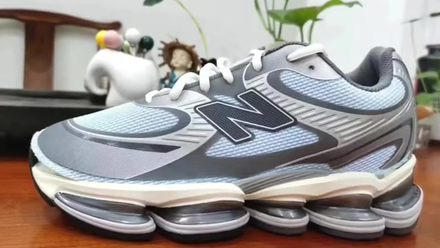 De dad-shoe van New Balance in zeven kleuren en de andere sneakers van week 40