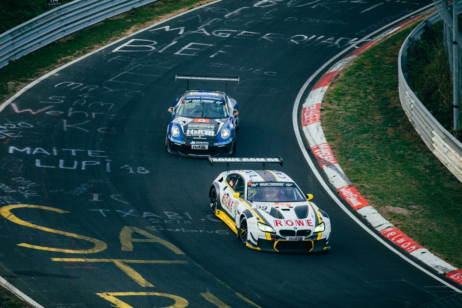 Een GT3-raceauto op het circuit