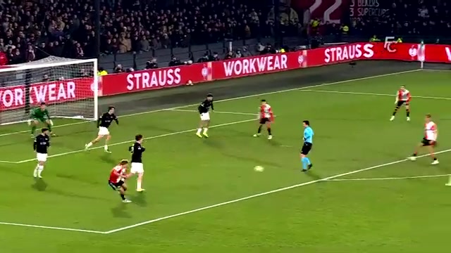 Feyenoord in de aanval in een Eredivisieduel